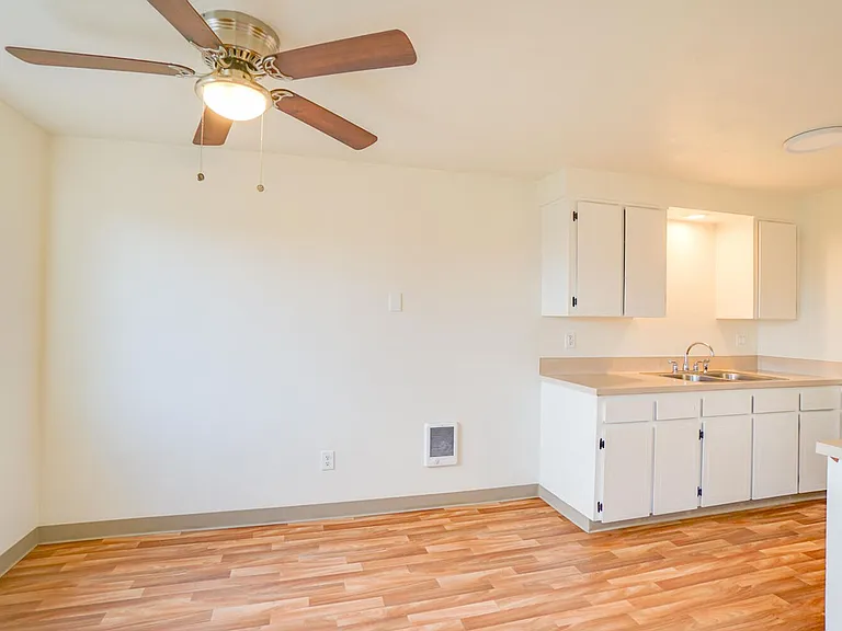 Westwood Apartments ** On-site Laundry Facilities, Off-Street Parking & Private Patio or Balcony — Photo 6