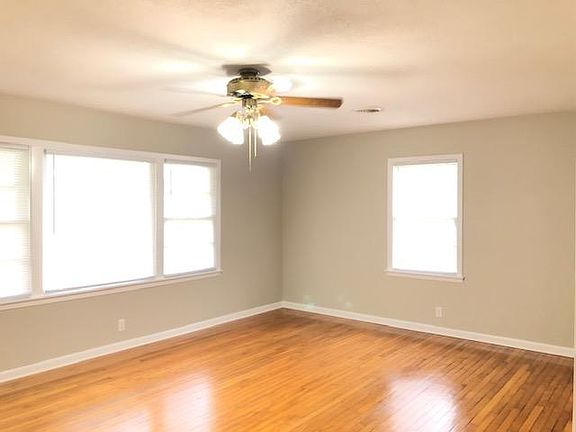 HUGE LIVING ROOM WITH HARDWOOD FLOOR, CEILING FAN