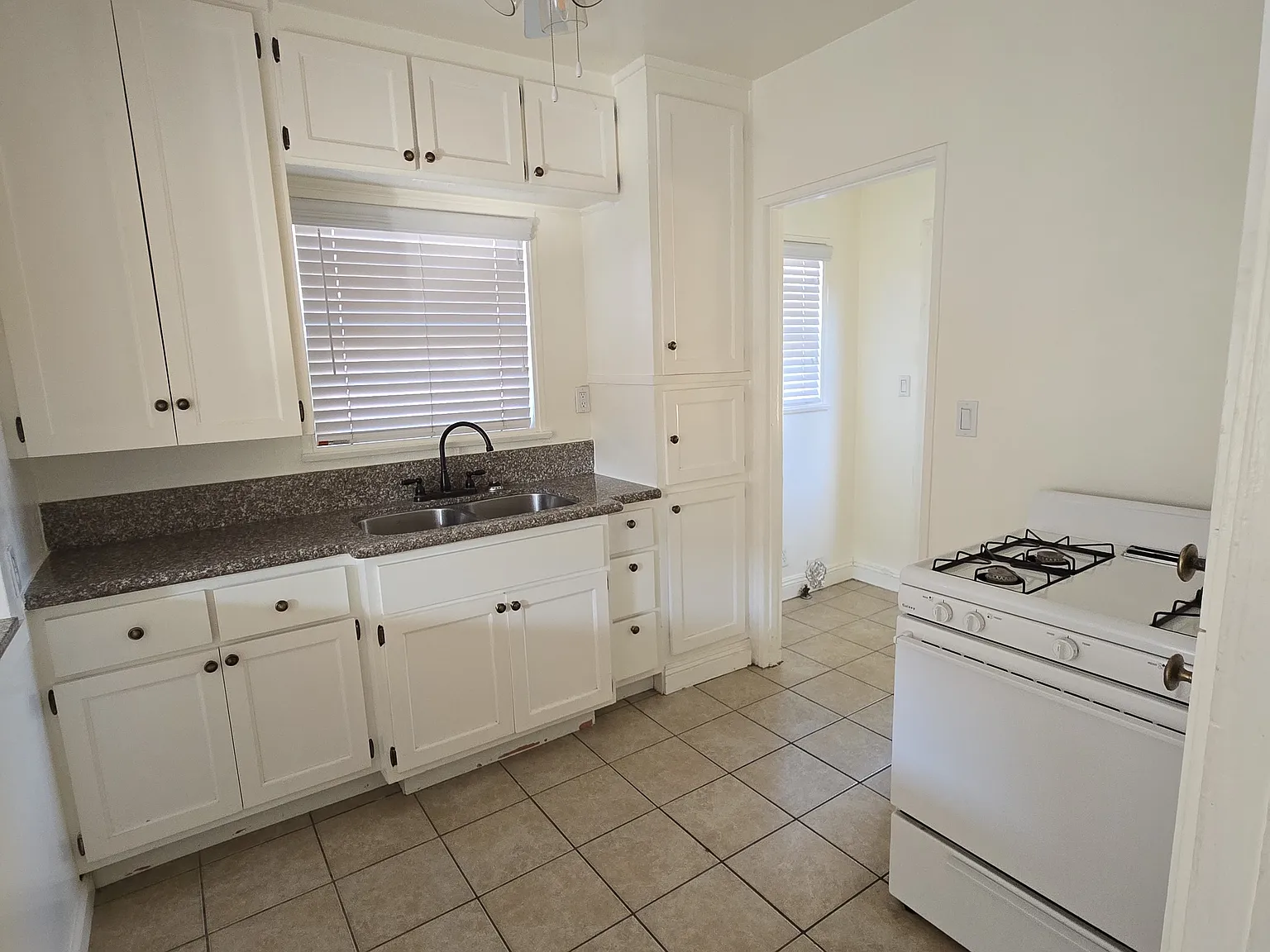 2 bed, 500 sqft, $2,500 — Photo 3