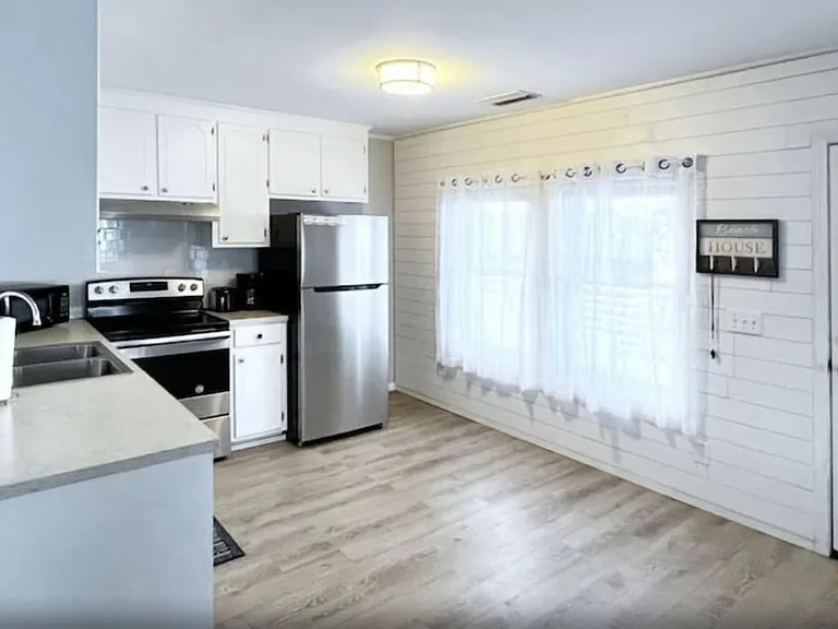 205 Barefoot Ln #B — Photo 9