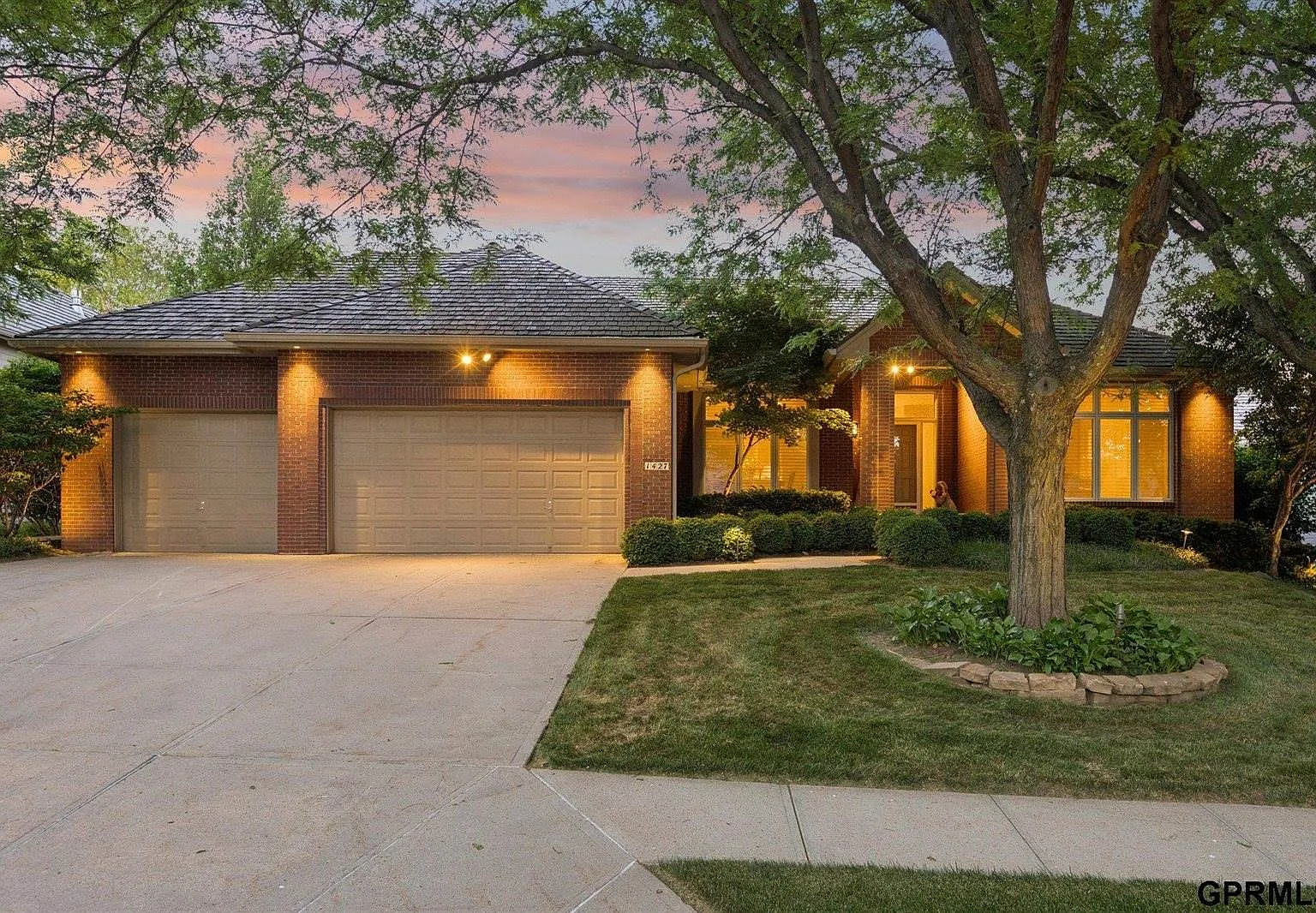 3 bed, 4.0 bath, 5007 sqft, $5,000 — Photo 1