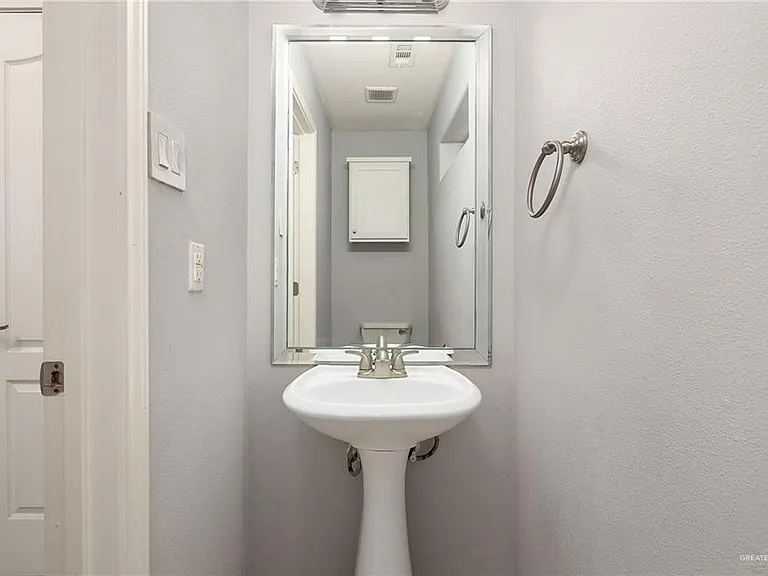 103 S 48th Ln #3 — Photo 10