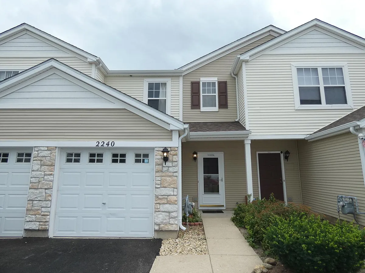 Building Photo - 2240 Flagstone Ln
