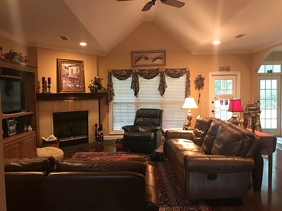 5th image of 709 Keeneland Way