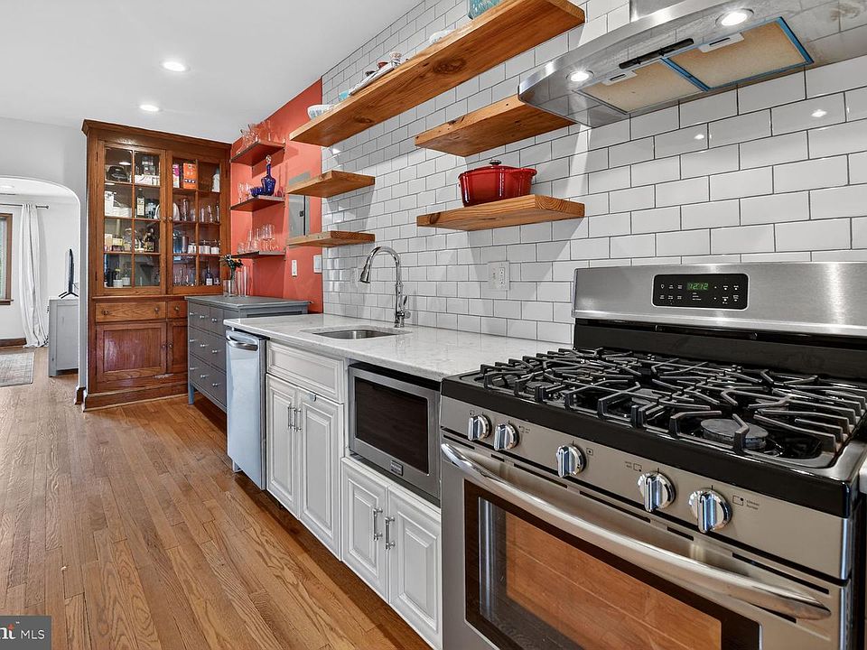 1st image of 4004 8th St NE APT 4