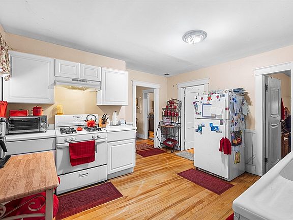 5th image of 748 Water St