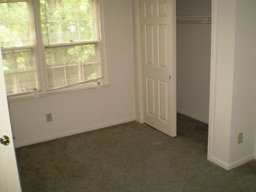 3rd image of 215 Windsor Castle Dr