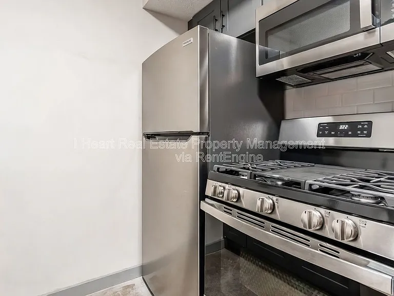 2085 W Broad St #209 — Photo 3