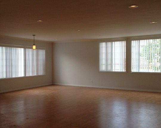 4th image of 216 S Rexford Dr APT 201