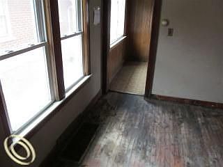 4th image of 4296 Beach St