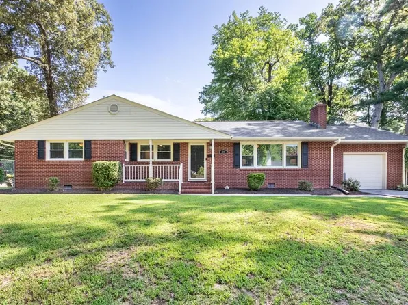 20 Indian Springs Dr, Newport News, VA 23606