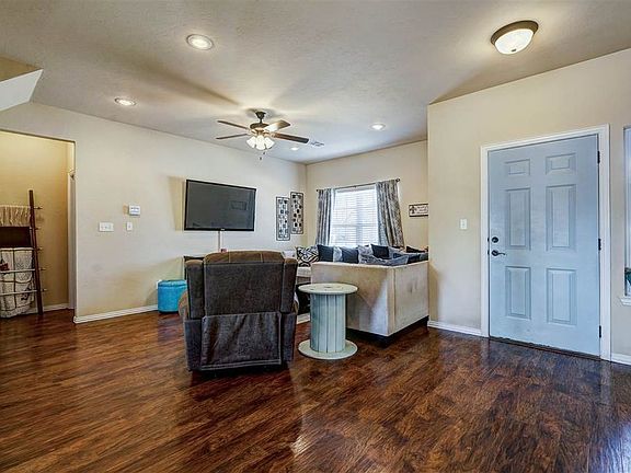 4th image of 3727 Plantation Dr
