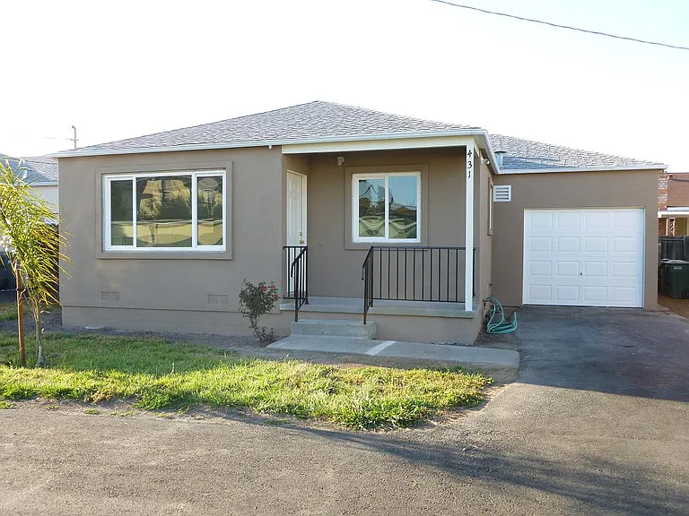 437 Central Ct — Photo 1
