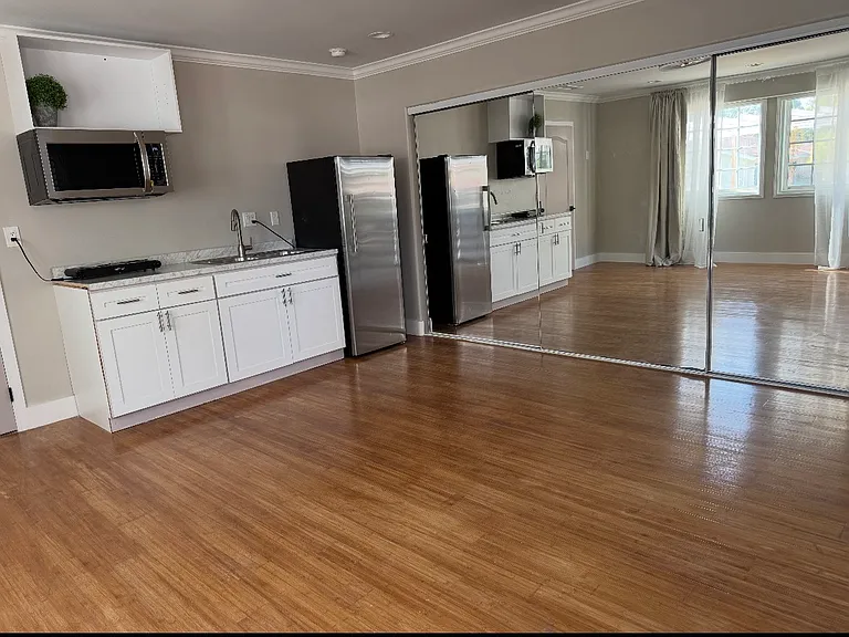 23401 Schoenborn St #2 — Photo 3