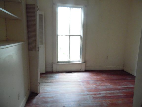 4th image of 546 N Broadway #A