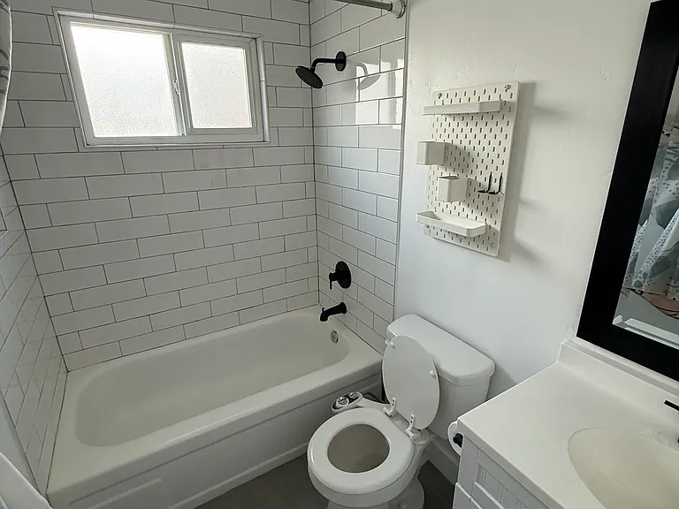 7487 S 2200 W — Photo 2