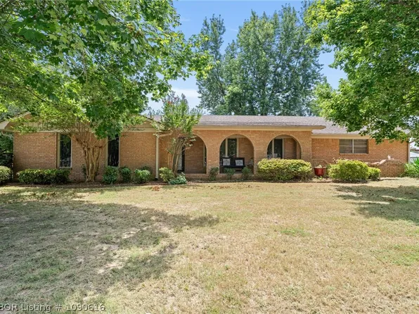1300 Southridge Ln, Fort Smith, AR 72908