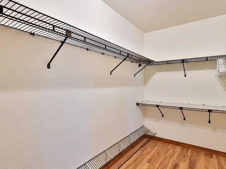 1807 Lindbergh Ln — Photo 24