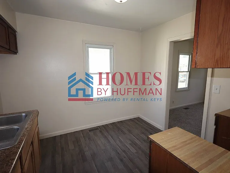 1413 E Illinois St — Photo 6