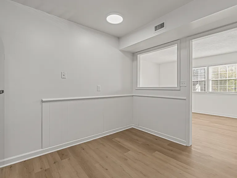 Summercrest Apartments — Photo 11