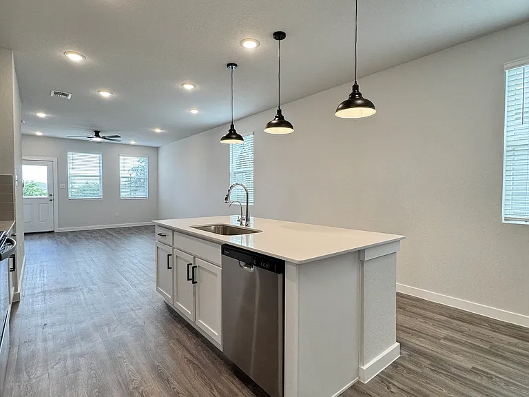 14702 Emerio Dr — Photo 2