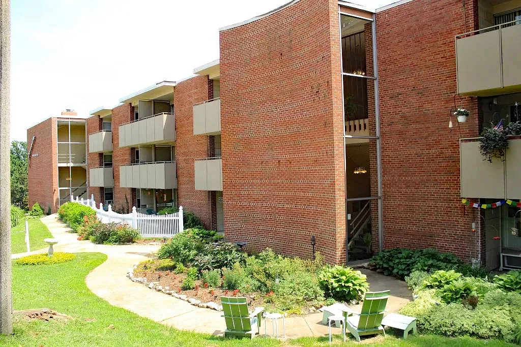 Geneva Apartments — Photo 2