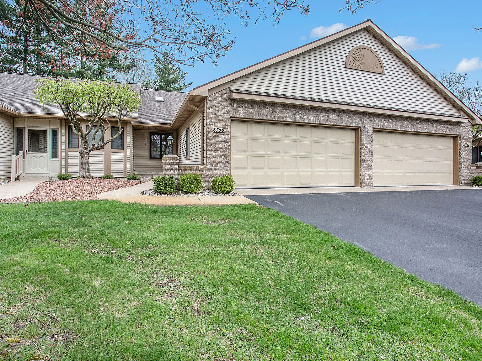 8744 Kari Ln SW, Byron Center, MI 49315 | Zillow