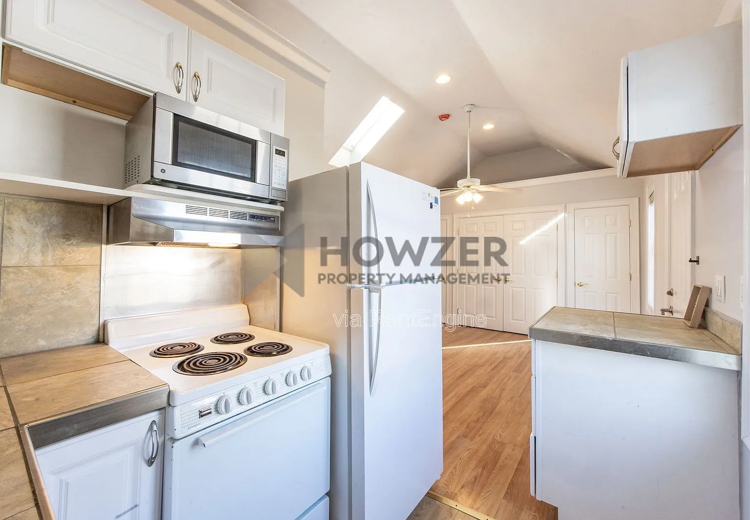 Studio, 1.0 bath, 400 sqft, $1,900 — Photo 2
