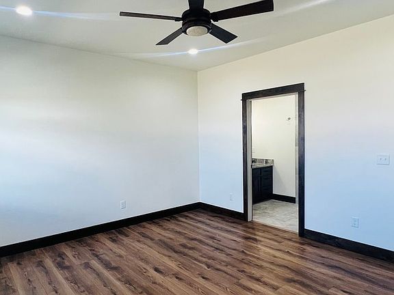 4th image of 954 Doty Ln
