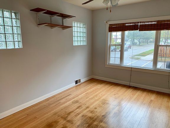 3rd image of 4456 N Moody Ave #2