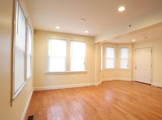 6 Ropes St #2, Salem, MA 01970