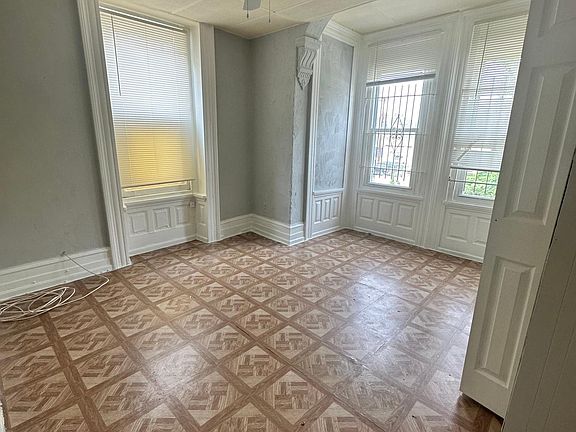 4th image of 2209 W Tioga St Unit 3F