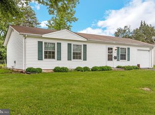 118 N Aspen Ave, Sterling, VA 20164