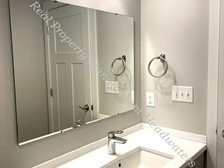 4747 Shore View Rd — Photo 10