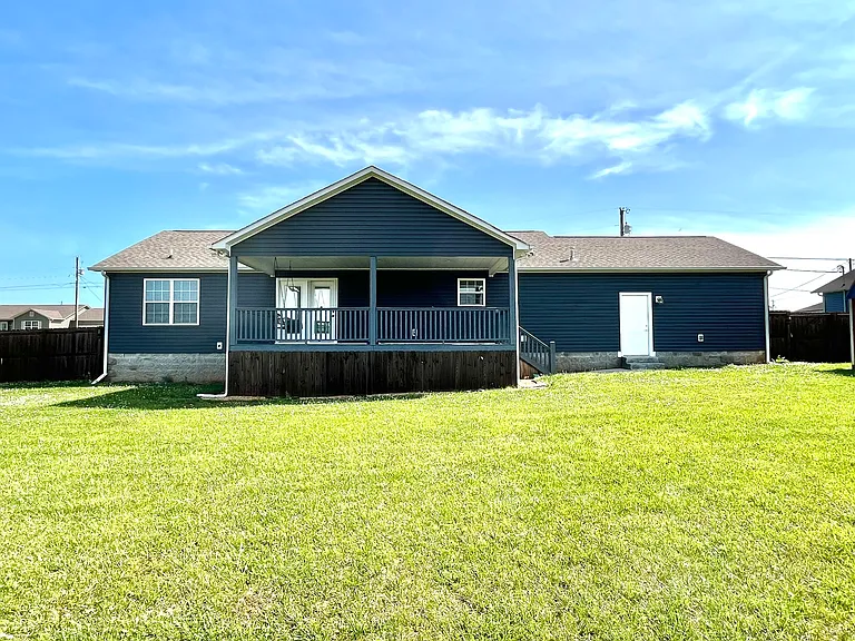 605 Strawberry Dr — Photo 9