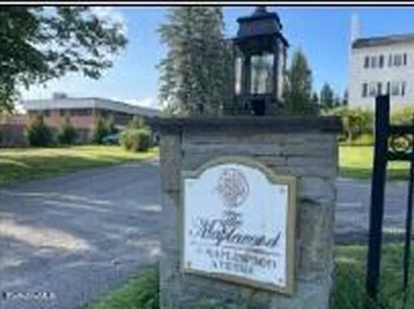 33 Maplewood Ave Unit 105, Pittsfield, MA 01201