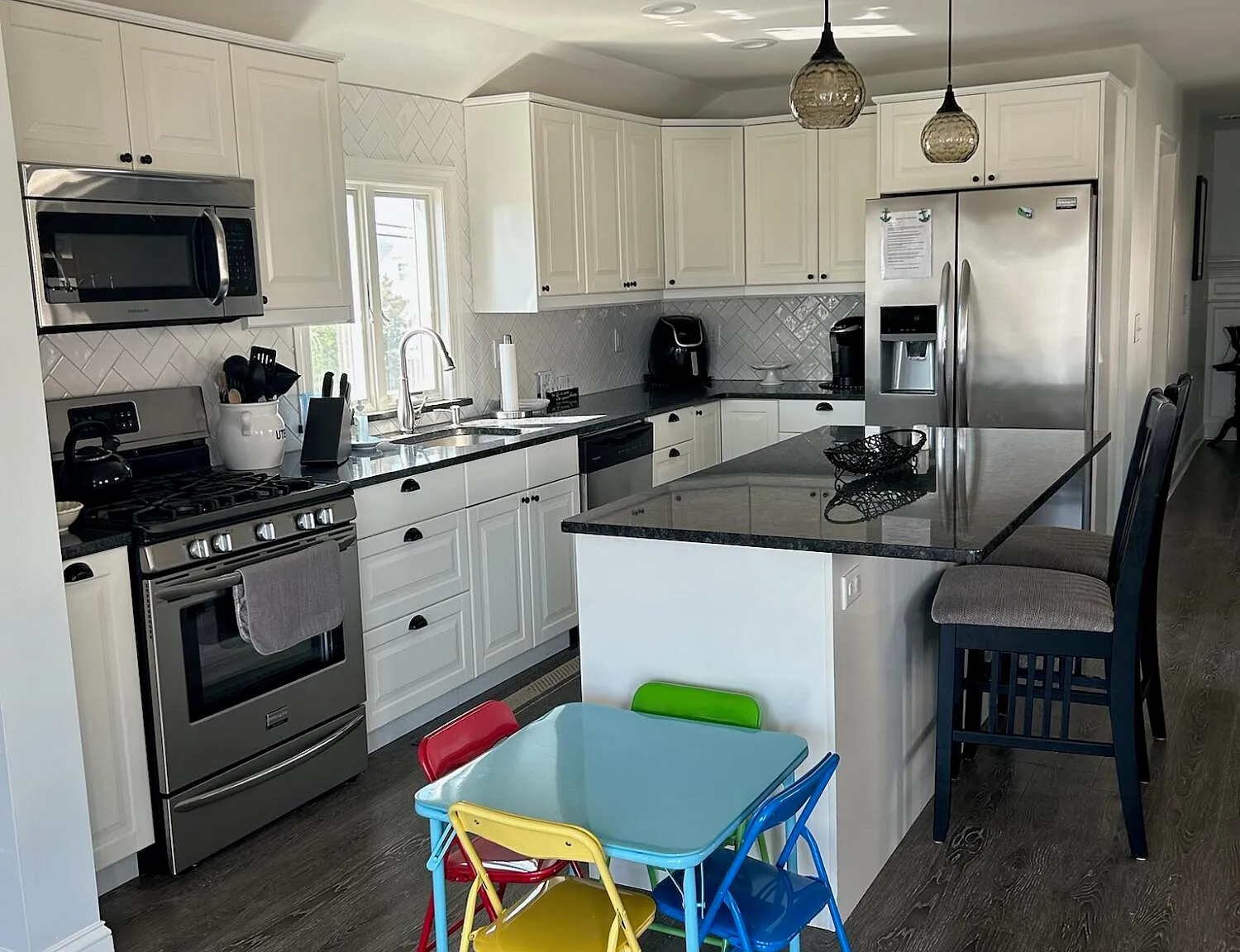 4 bed, 2.5 bath, $4,200 — Photo 2