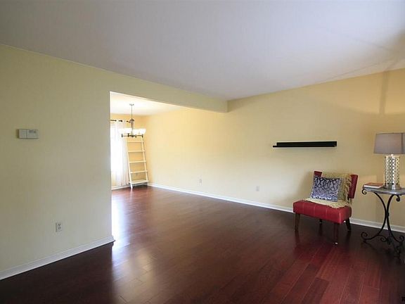 5th image of 840 Melody Ln