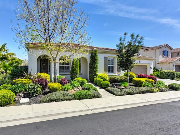 2nd image of 2582 Woodgate Way