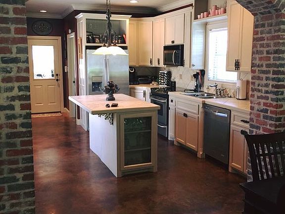 4th image of 117 Creole Ln