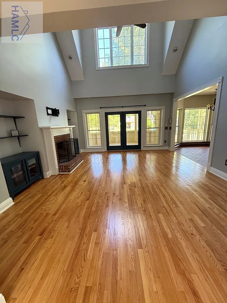 3 bed, 2.5 bath, 2712 sqft, $2,350 — Photo 3
