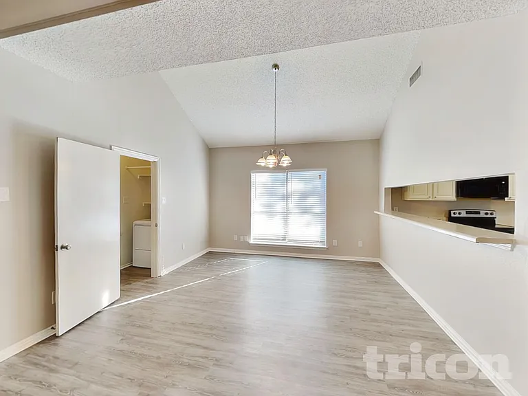 1130 Dandelion Dr — Photo 3