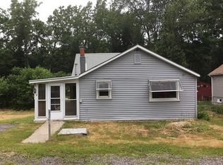 8 Dixon Ave, Auburn, MA 01501