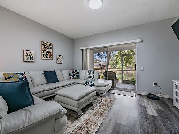 4th image of 8542 Hunters Key Cir