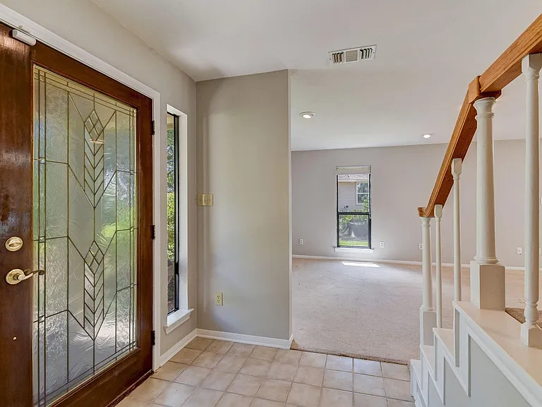 10045 Valley Dr S — Photo 6