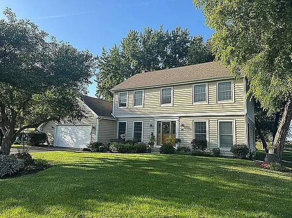 5720 Wild Ash Ln, Crystal Lake, IL 60012