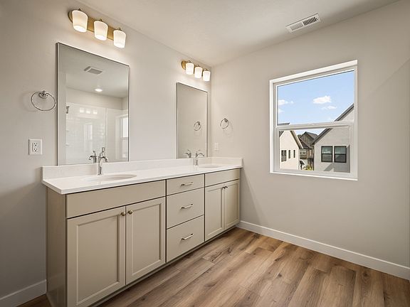 4th image of 1077 W Linden Ln S #29