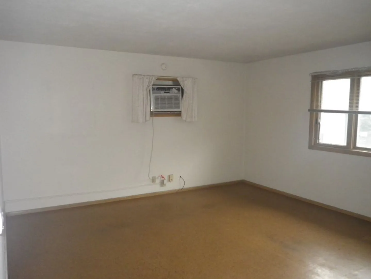 119 River St -Martin Apts — Photo 4