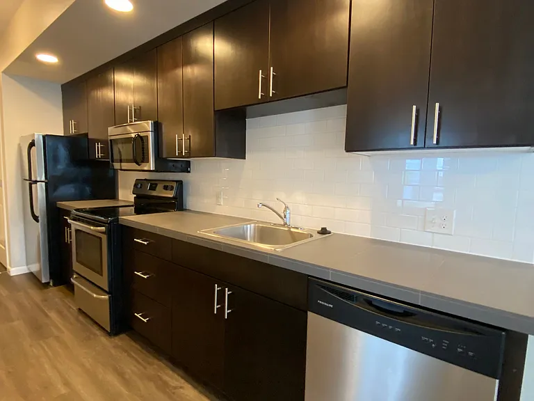 6906 N Greenwich Ave #19 — Photo 3