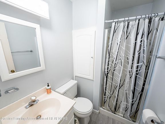 4th image of 827 N Hayford Ave